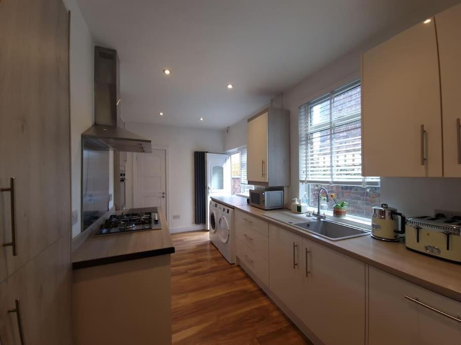 הוילה מנצ'סטר Gorgeous Edwardian Terrace In Old Trafford מראה חיצוני תמונה