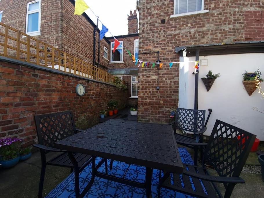 הוילה מנצ'סטר Gorgeous Edwardian Terrace In Old Trafford מראה חיצוני תמונה